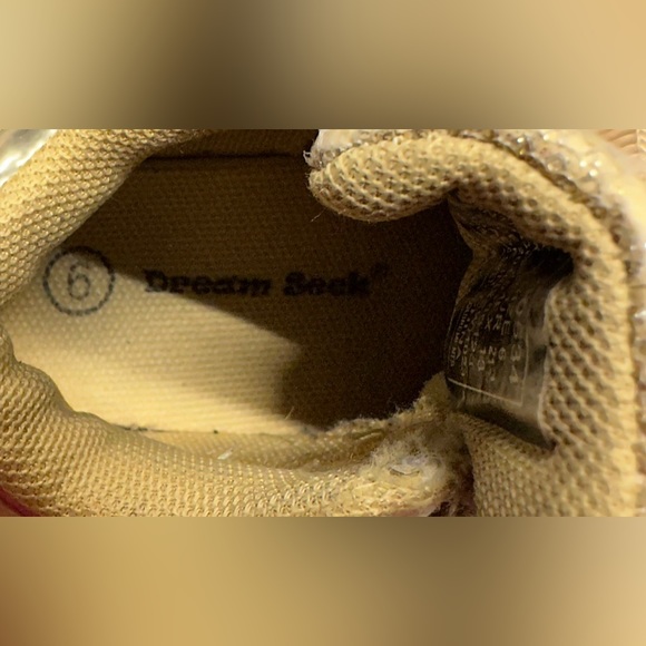 DREAM SEEK toddler/ girls gold light up sneakers size 6 - Picture 7 of 7